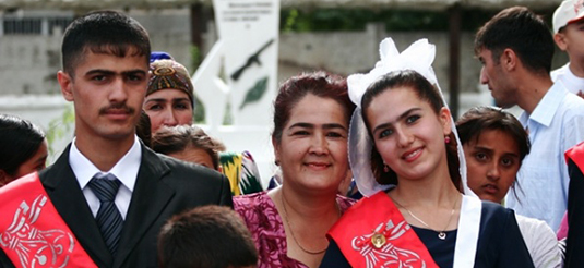 За проведение «Последнего звонка» в школе Таджикистана директора и учителей могут уволить