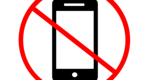 Во французских школах собираются запретить использование телефонов